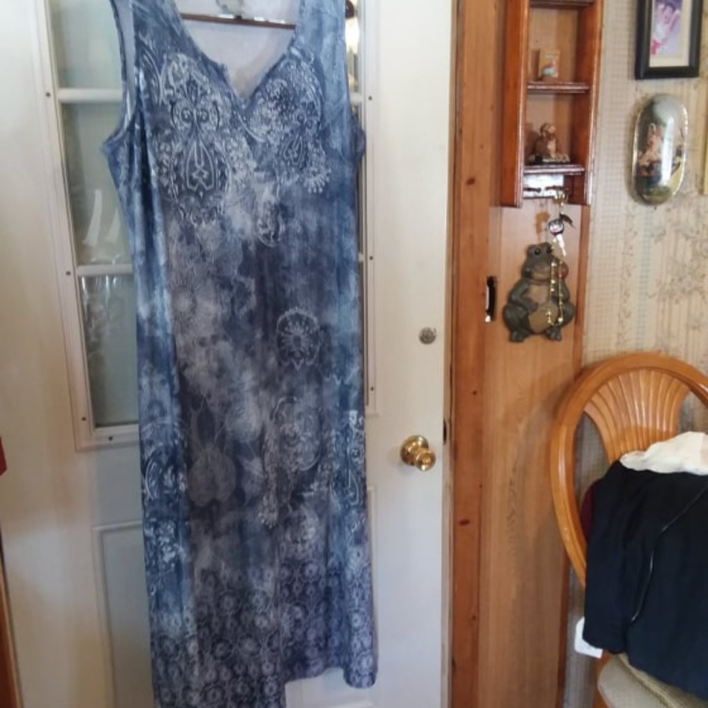 Sz 2X Catherines Rhinestone accented Dress